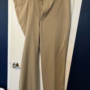 Haggar Men's Chinos - Khaki EUC 42x32